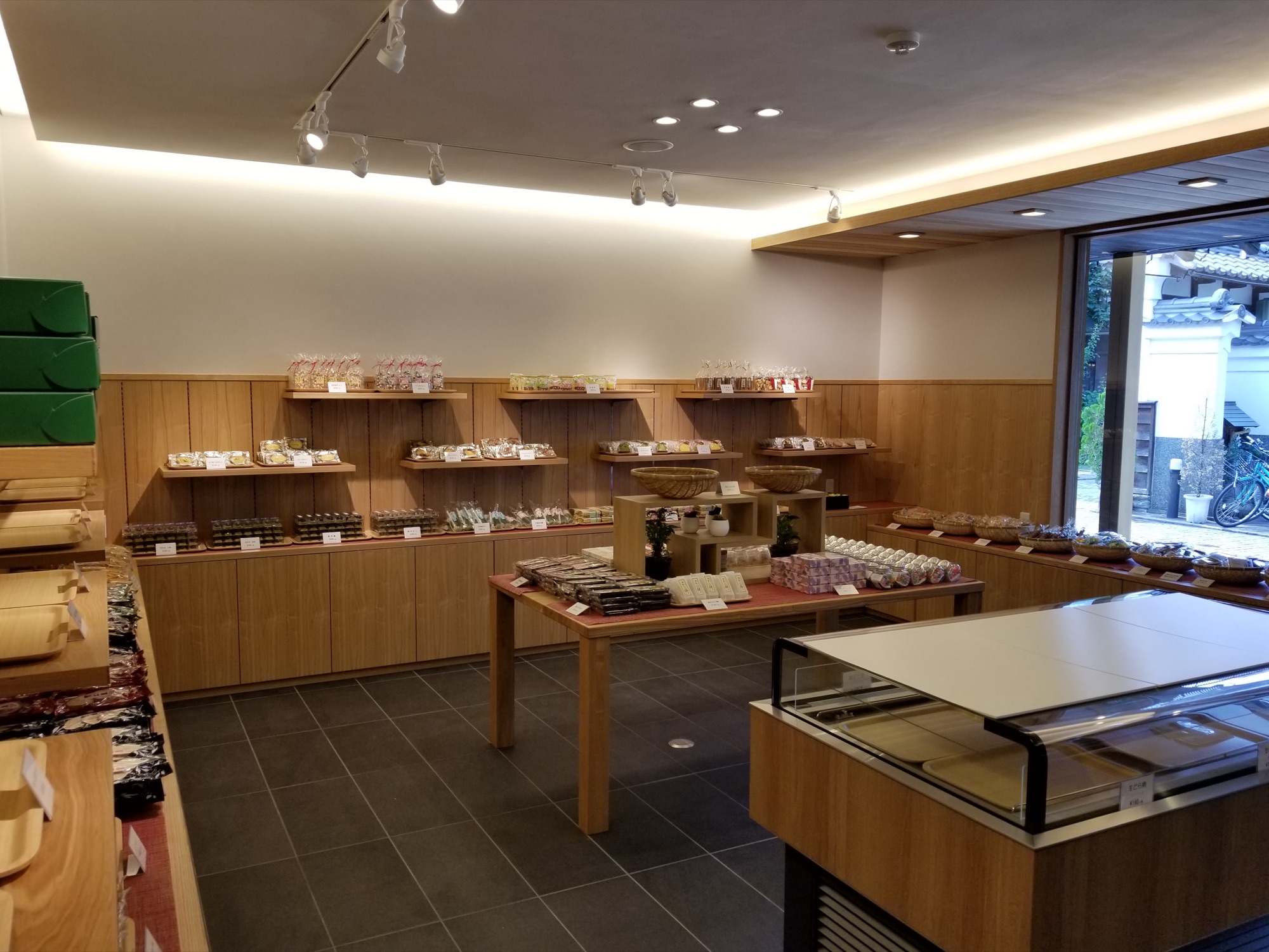 ①亀屋栄泉様